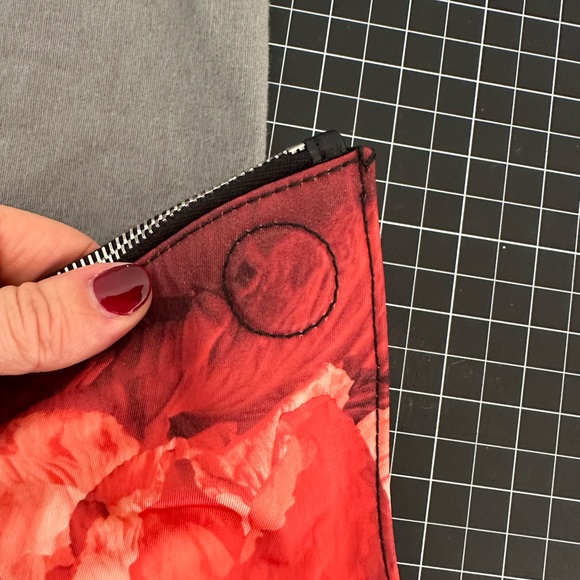 Authentic Alexander McQueen Printed - Nylon De Manta coral bag clutch bag - Picture 9 of 13